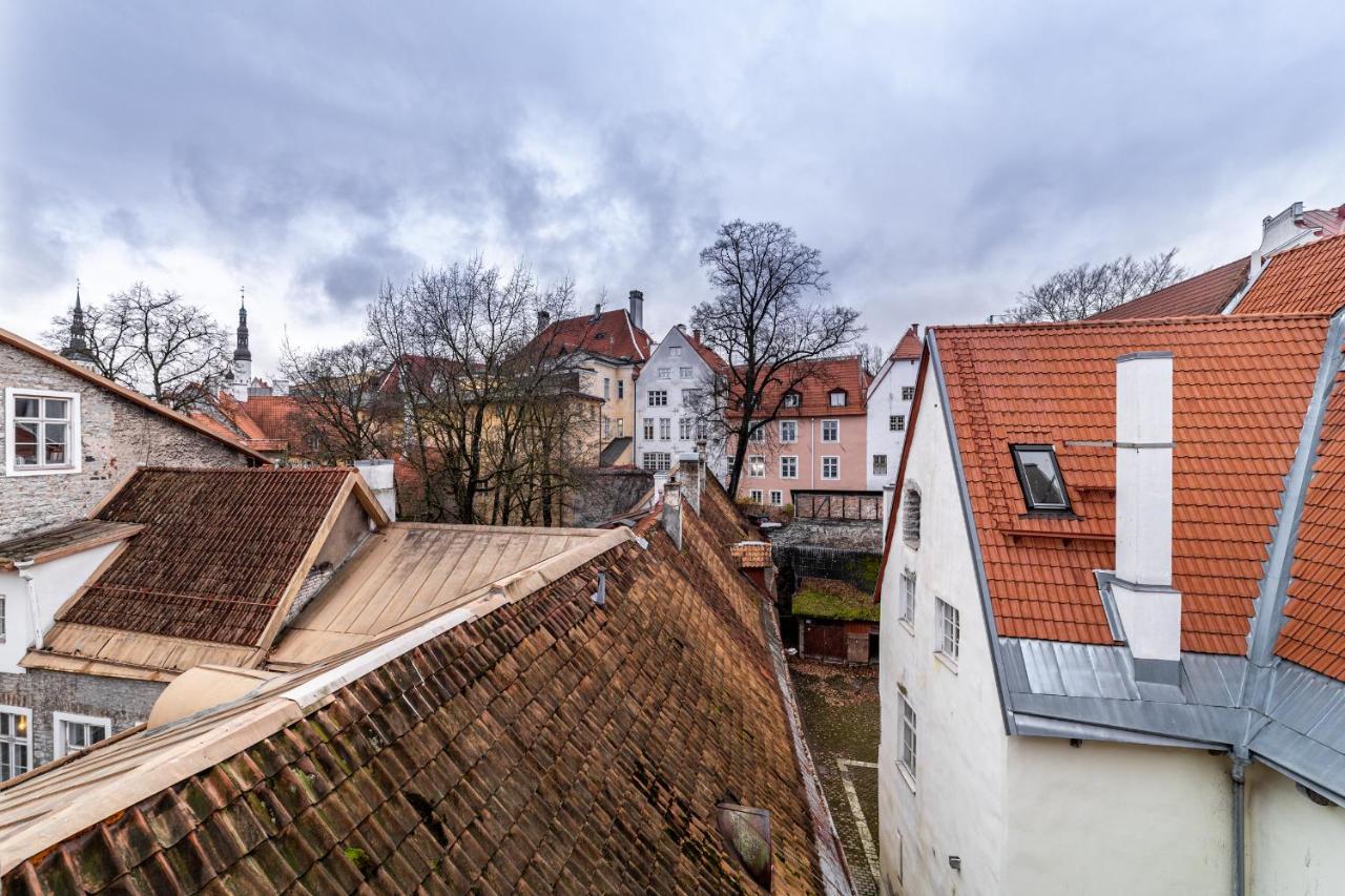 Roofs Of The Old Tallinn Guest House Екстер'єр фото