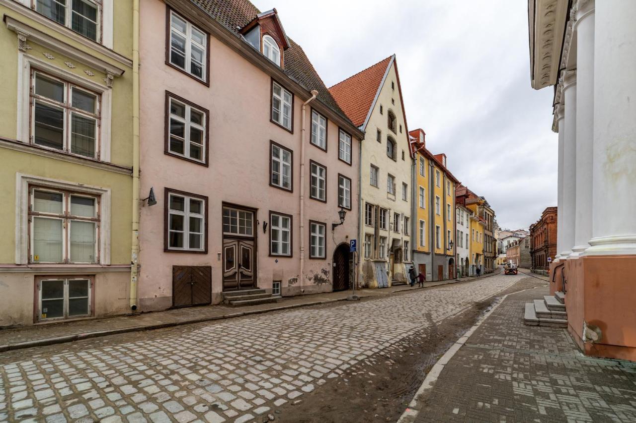 Roofs Of The Old Tallinn Guest House Екстер'єр фото